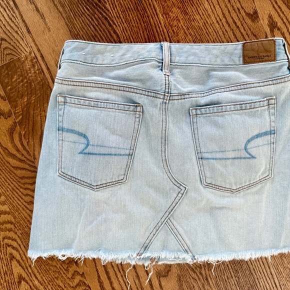American Eagle light wash jean skirt size 6 - Picture 2 of 4